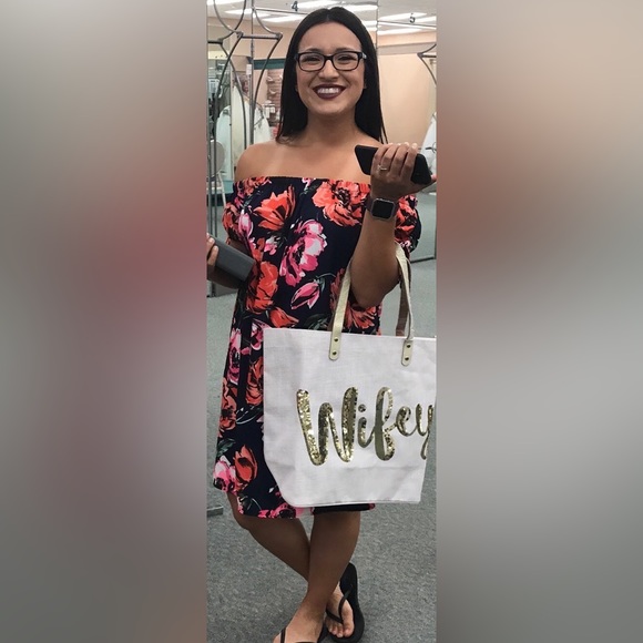 Dress - Picture 6 of 6